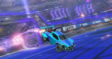 carro do Rocket League em arena, veículo azul no jogo de futebol de carros
