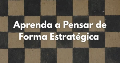 Tabuleiro de damas com a frase "Aprenda a Pensar de Forma Estratégica".