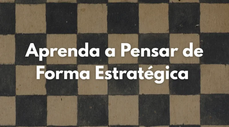 Tabuleiro de damas com a frase "Aprenda a Pensar de Forma Estratégica".