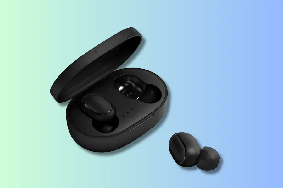 A imagem destaca um par de fones de ouvido earbuds brancos de design elegante, acomodados em seu estojo de carregamento aberto, sobre um fundo vibrante em tons de laranja e vermelho. Representando a conveniência da tecnologia sem fio, este visual é ideal para promover acessórios de áudio que oferecem portabilidade, facilidade de uso e uma experiência sonora imersiva para música, chamadas ou conteúdo multimídia.