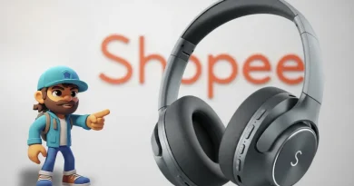 Fones de ouvido over-ear cinzas ao lado de personagem 3D animado apontando, com o logo da Shopee ao fundo.
