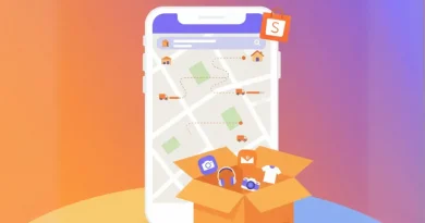 Ilustração de um smartphone exibindo o rastreamento de uma entrega no mapa do aplicativo Shopee, com uma caixa de produtos aberta em primeiro plano.