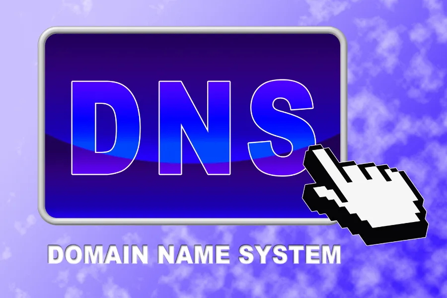 Gráfico com a sigla DNS em destaque, com um cursor de mouse, explicando o que é o Domain Name System de forma simples.